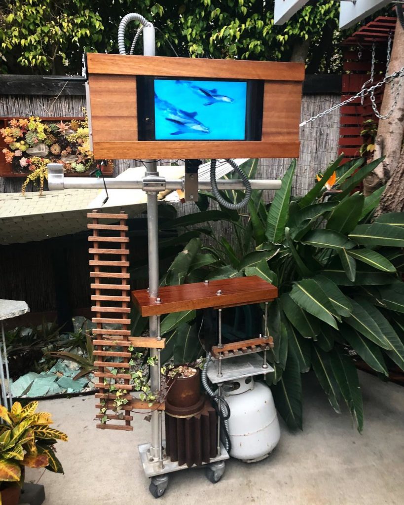 @thehorticult: When the grid goes down this solar-powered rolling garden heater/TV/charging-sta…