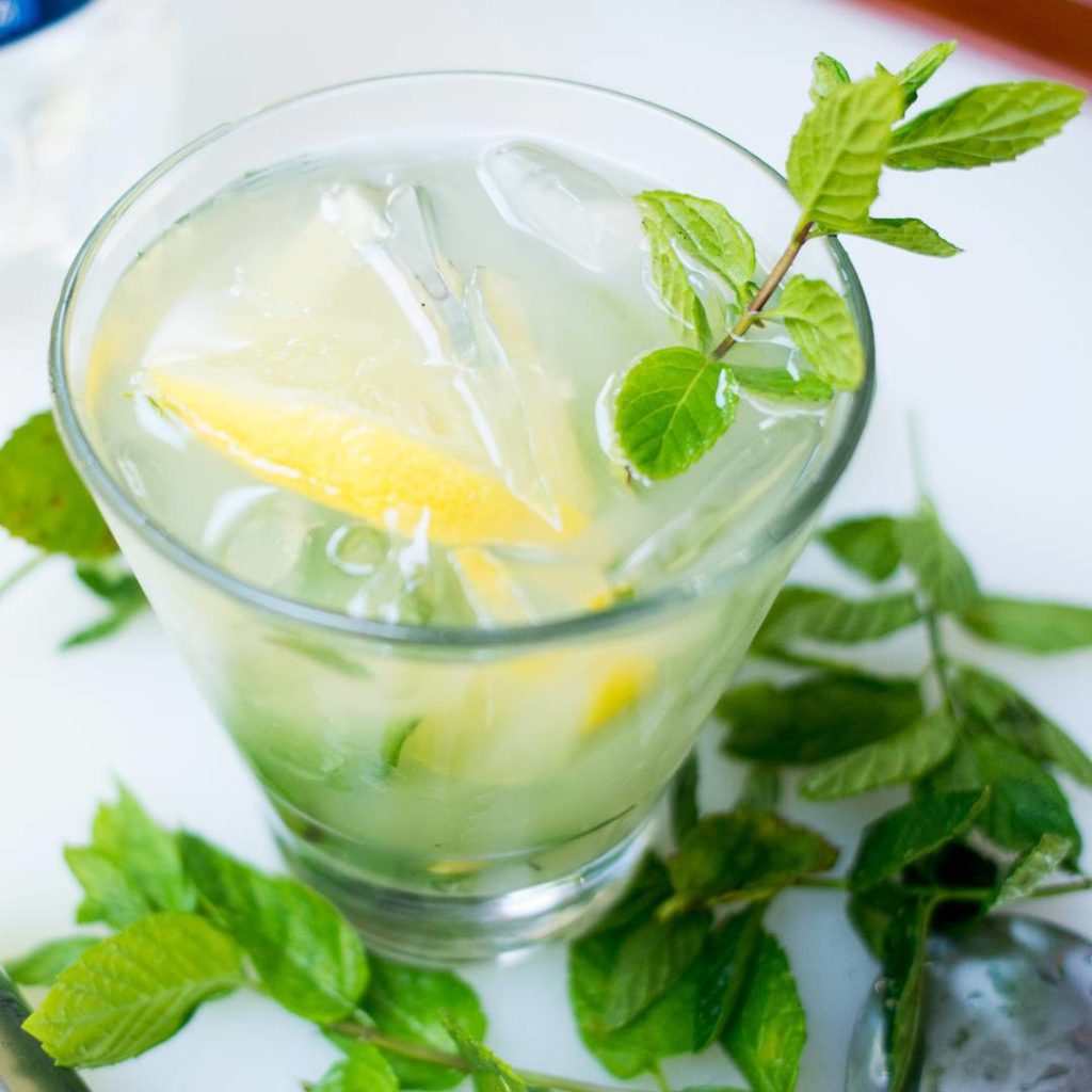 @thehorticult: Perfect and easy garden fresh cocktail! The Minted Vodka Lemonade from @epicurio…