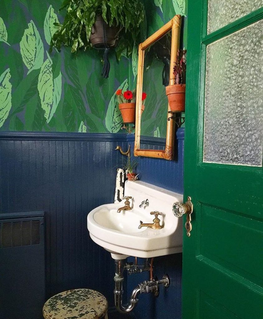@thejungalow: Didn’t think it was possible, but @ballandclaw_vintage’s bathroom keeps on get…