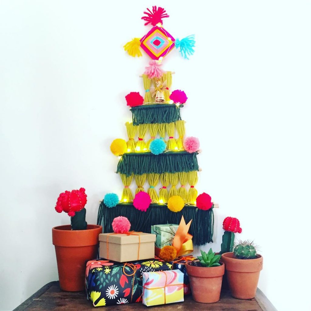 @thejungalow: Today on the blog, learn to make this retro-tastic Xmas tree wallhanging for all…