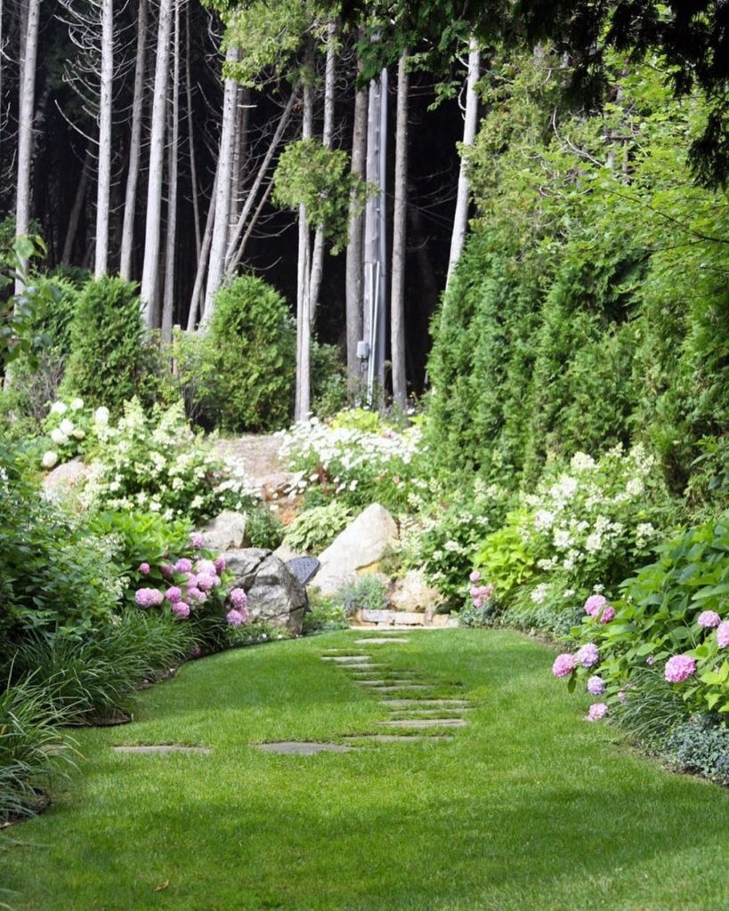 @gardendesignmag: Tour the beautiful gardens of Mackinac Island during the Grand Garden Show Augus…