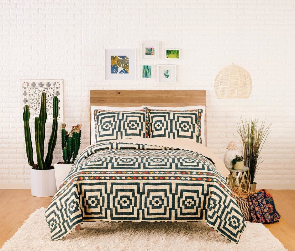 @thejungalow: We designed this quilt, it’s called Hypnotic and we hope you find it as mesmeriz…