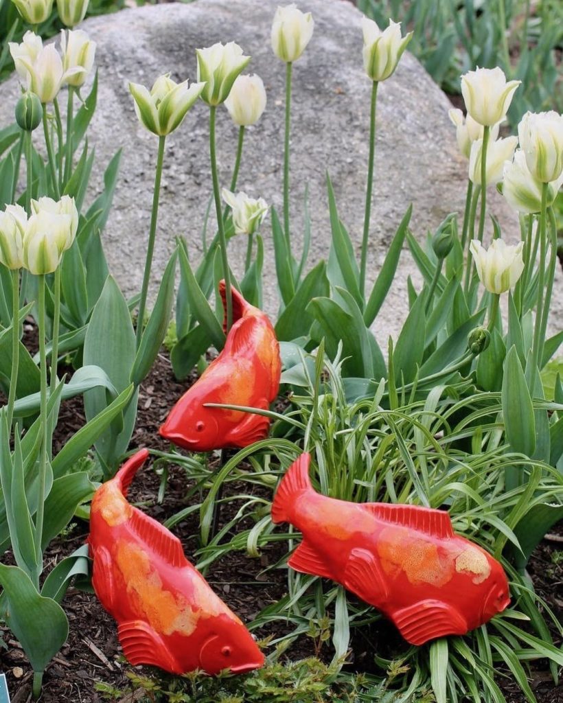 @gardendesignmag: Fish… in the garden?! Our new gift guide for gardeners features @fishinthegard…