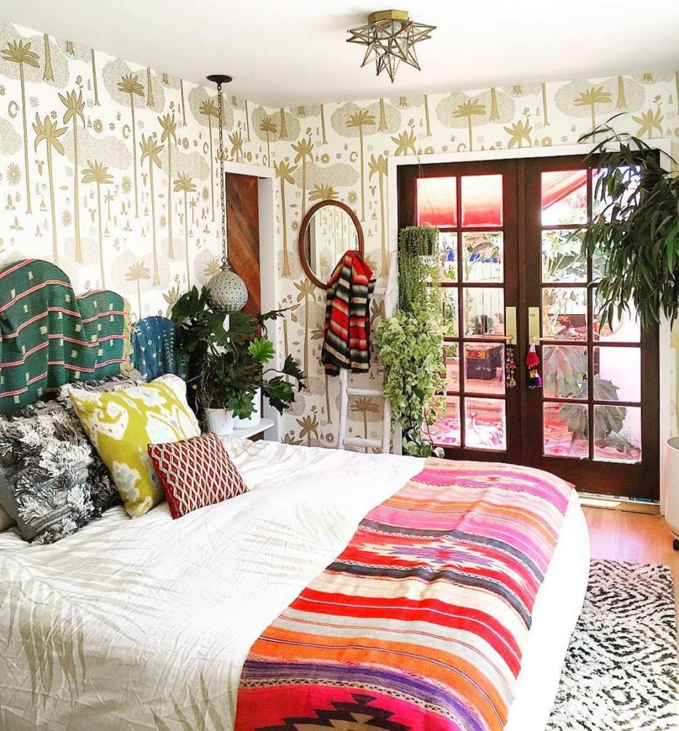 @thejungalow: Saturday snoozin’ feels so good in here! An easy way to give your headboard a re…