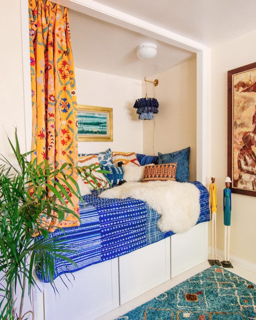 @thejungalow: When you need another bed but don’t have the space….extra closet space turns i…