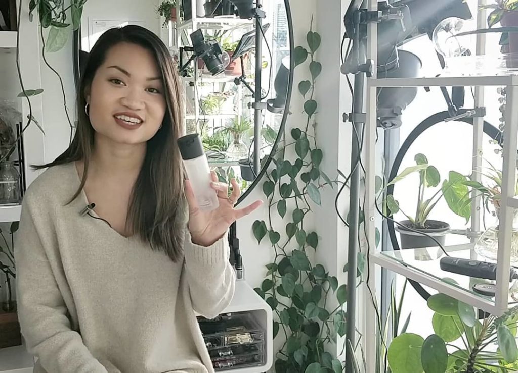 @houseplantjournal: I know you all like plants so if you also like makeup and beauty, my wife will b…