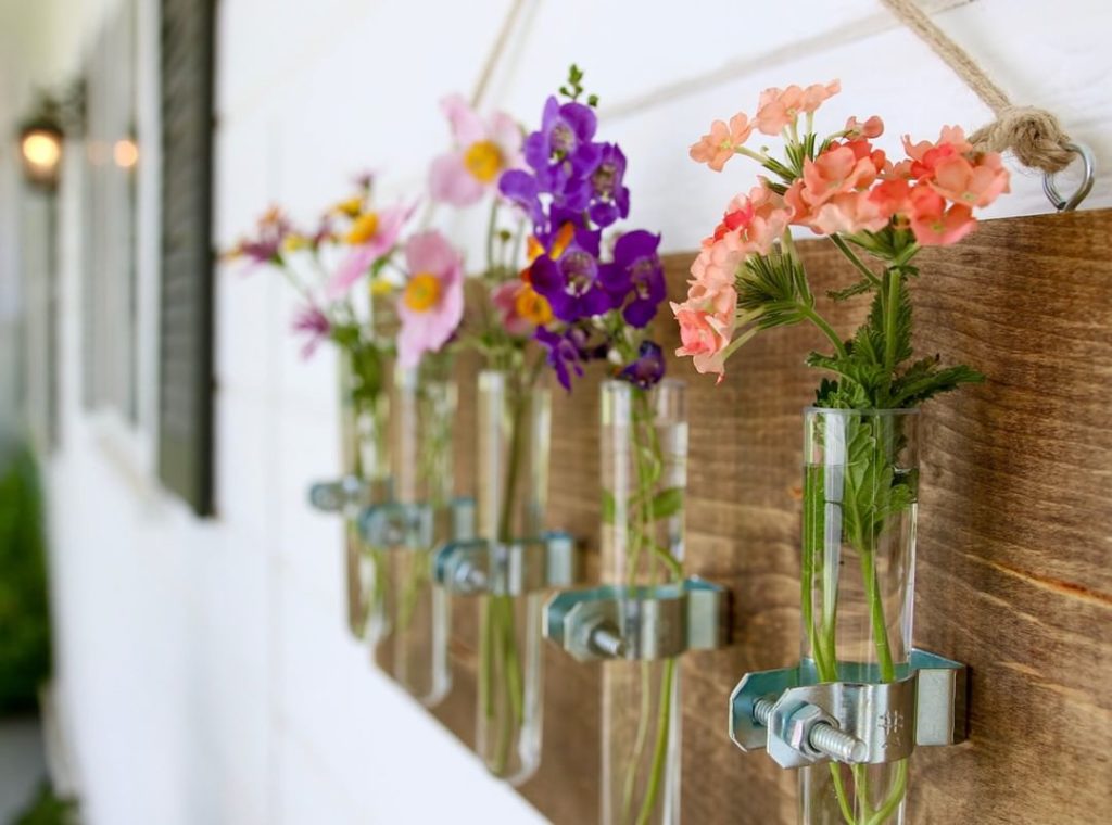 @gardendesignmag: What garden DIY projects have you done and enjoyed?
.
We love this DIY Flower Bu…