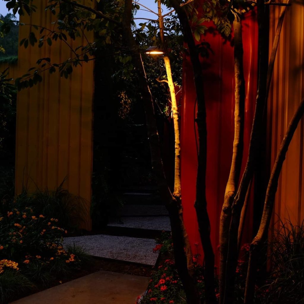 We said goodbye to the garden this evening.  Lighting by @jpw_designer_de_lumier...