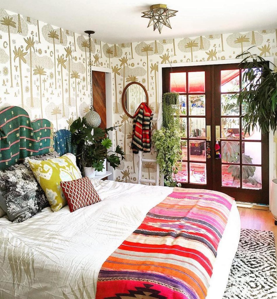 Sometimes, you just gotta put a runner on the edge of your bed  #jungalow...