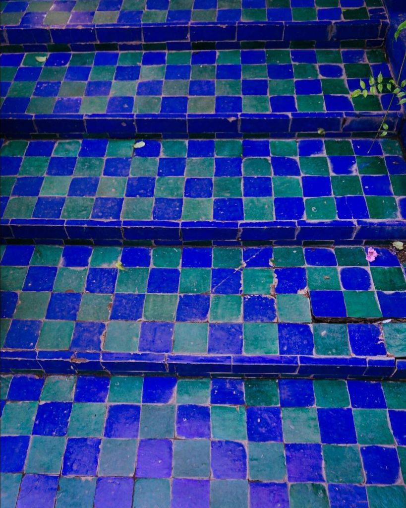 Aren’t tiled stairs everything??? #ihavethisthingwithtiles #jungalow...