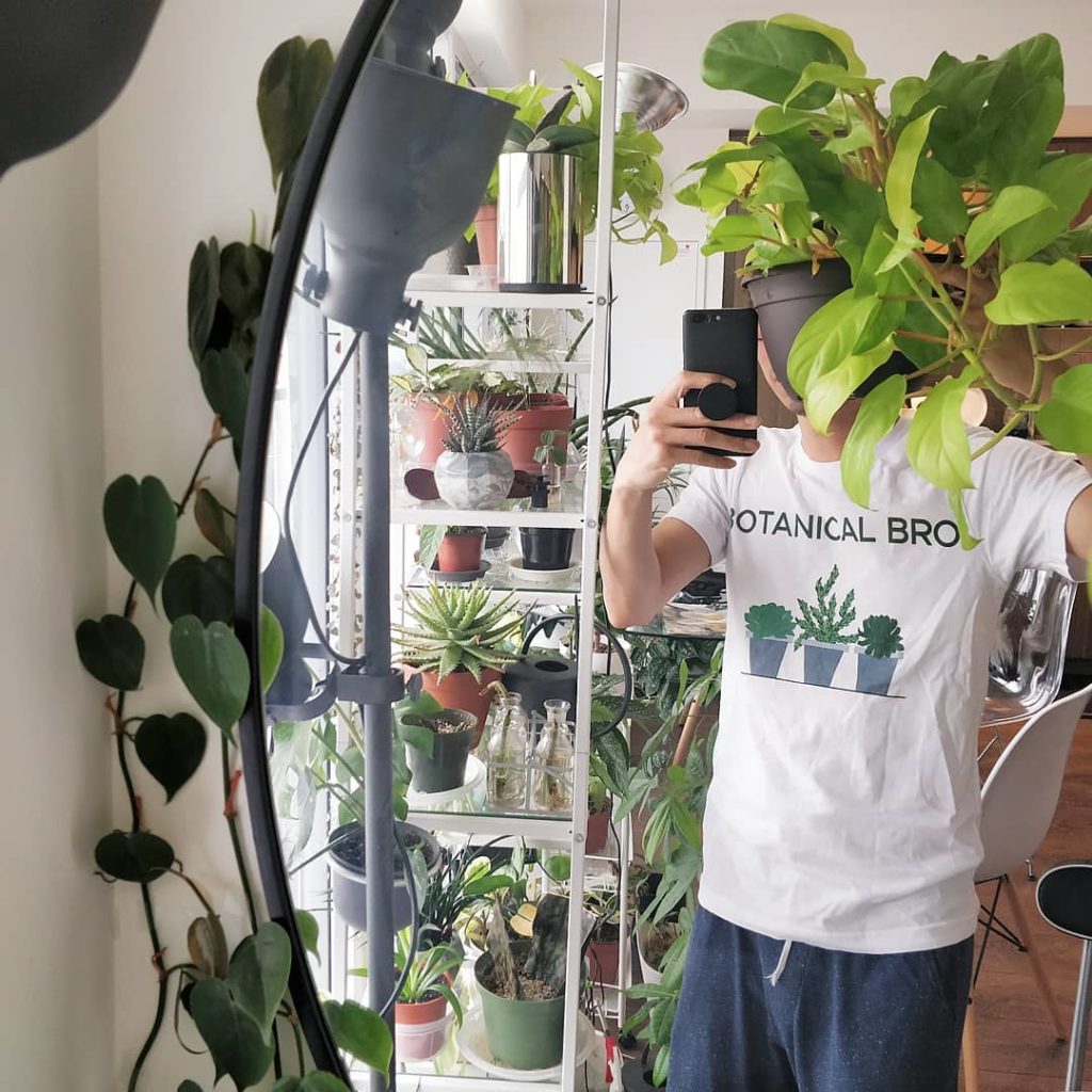 houseplantjournal: Thanks for the fun t-shirt Maria @bloomandgrowradio
–
Plant covering my face: P… Thanks for the fun t-shirt Maria @bloomandgrowradio
-
Plant covering my face: P...
