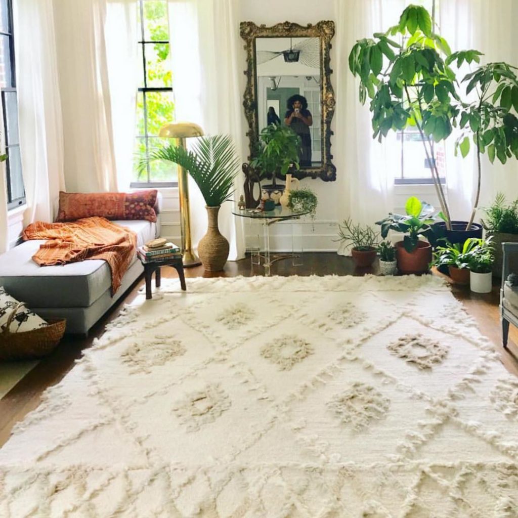 TFW you find the perfect rug  #justinaforloloi @loloirugs #jungalow...