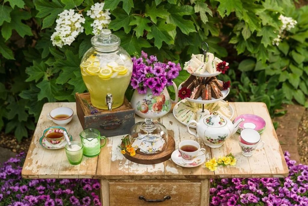 Would you like to come over for a garden tea party?!
.
Get all the recipes to cr...