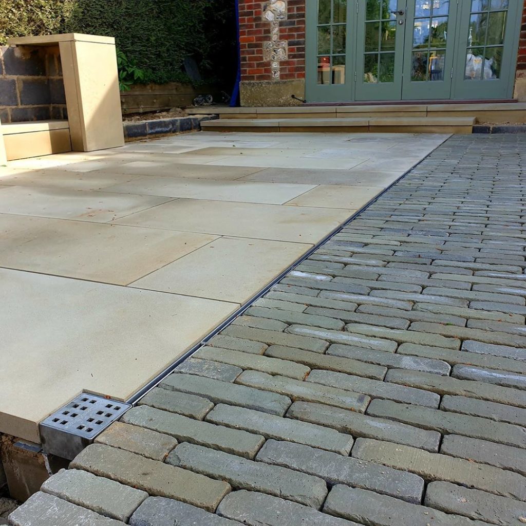 #newgarden #underconstruction  #paving #lookinggood #claypavers #yorkstone #slot...