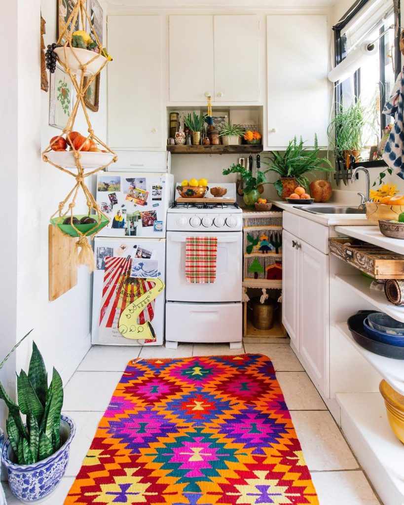 When your kitchen is so cute it almost looks like a playhouse! Also, we love a b...