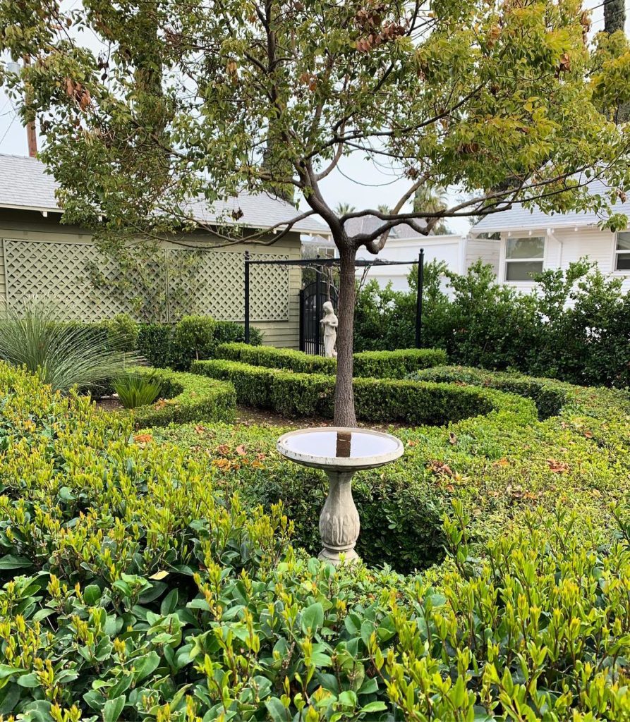 gardendesignmag: Nice to see this front garden for all who pass to enjoy.
.
.
#peaceful #gardenvi… Nice to see this front garden for all who pass to enjoy.
.
.
#peaceful #gardenvi...