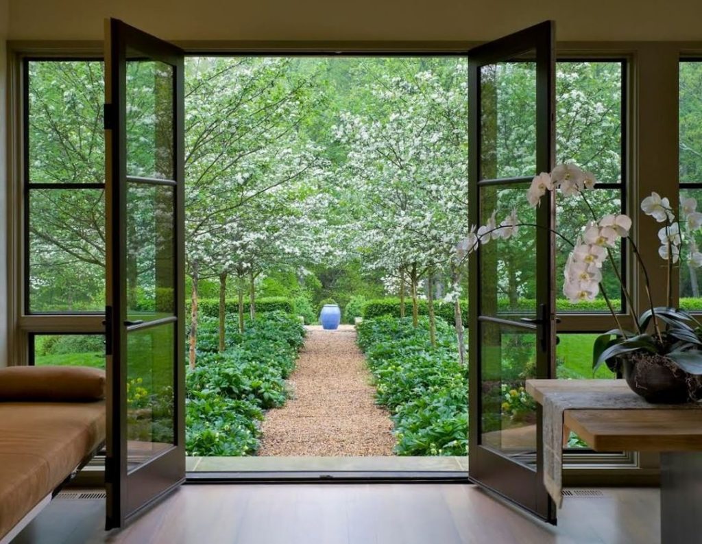 Designer We Love: arentzla
.
The glassed back entrance at the rural Virginia ret...
