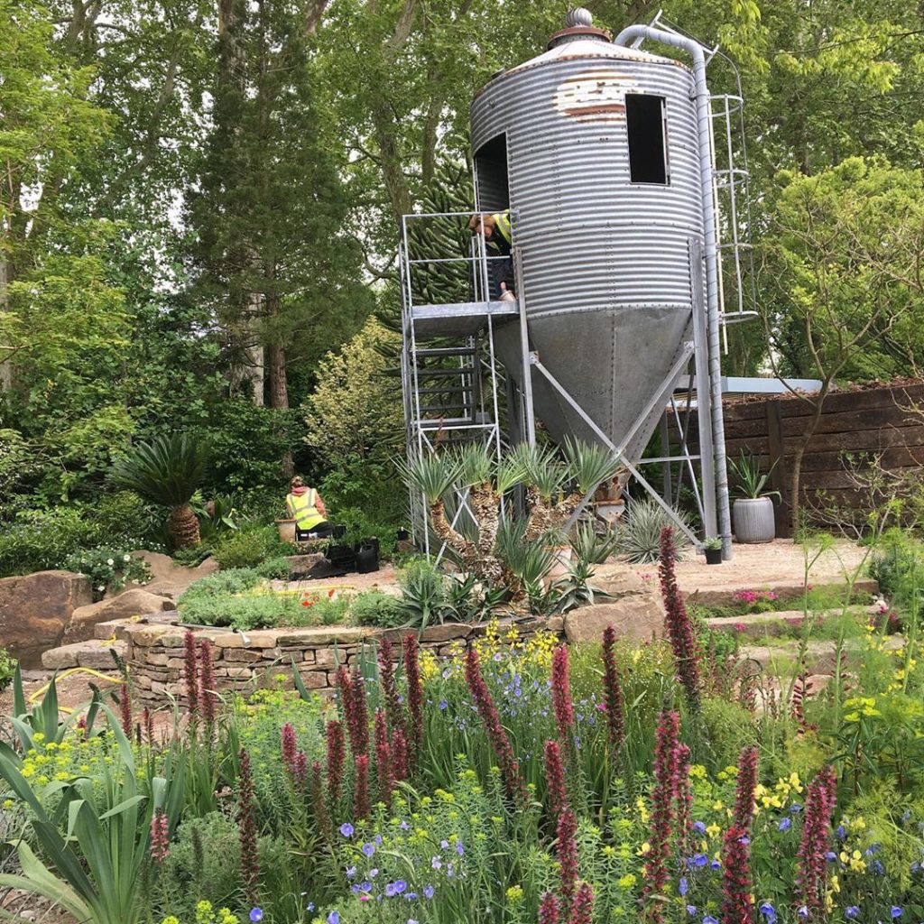 #lastfewhours #building @rhs_chelseaflowershow #showgarden @eberle_sarah fantast...