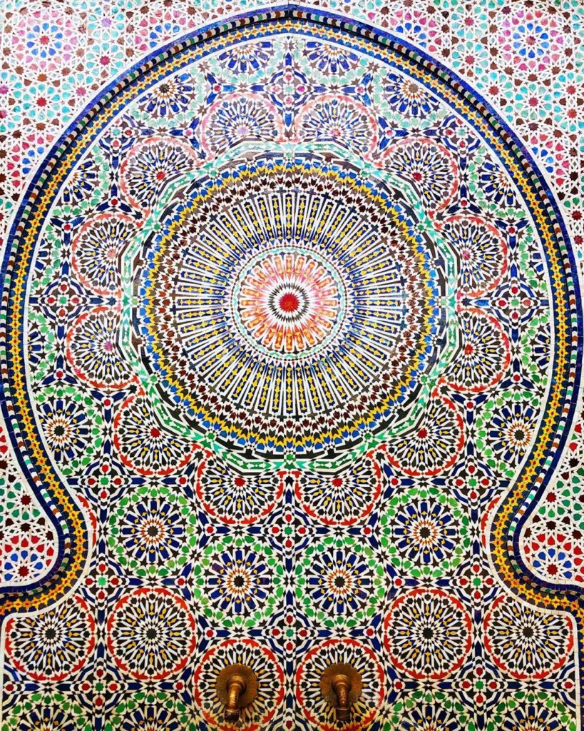 Never met a zellige tile situation we didn’t love!  #jungalow #tile #inspo...