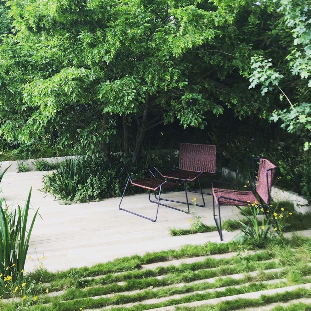 Beautiful garden @rhs_chelseaflowershow by @andrewduffgardendesign and built by ...