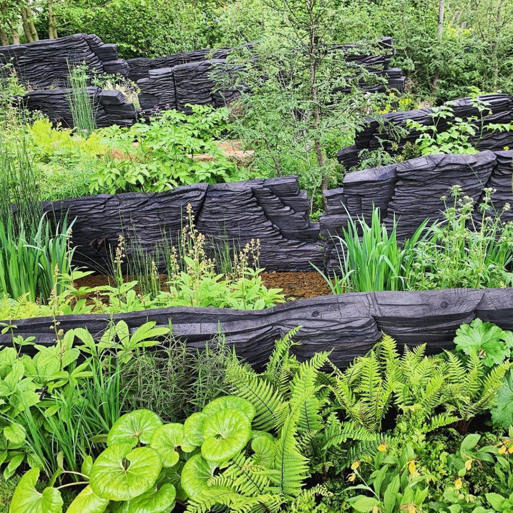 Love the textures and contrast on the @andysturgeondesign garden. A worthy winne...