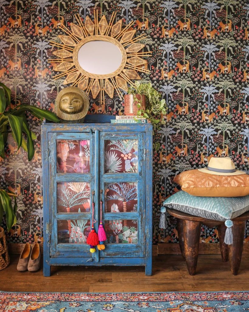 thejungalow: I think that wallpaper is one of the best ways to inject color, pattern and life… I think that wallpaper is one of the best ways to inject color, pattern and life...