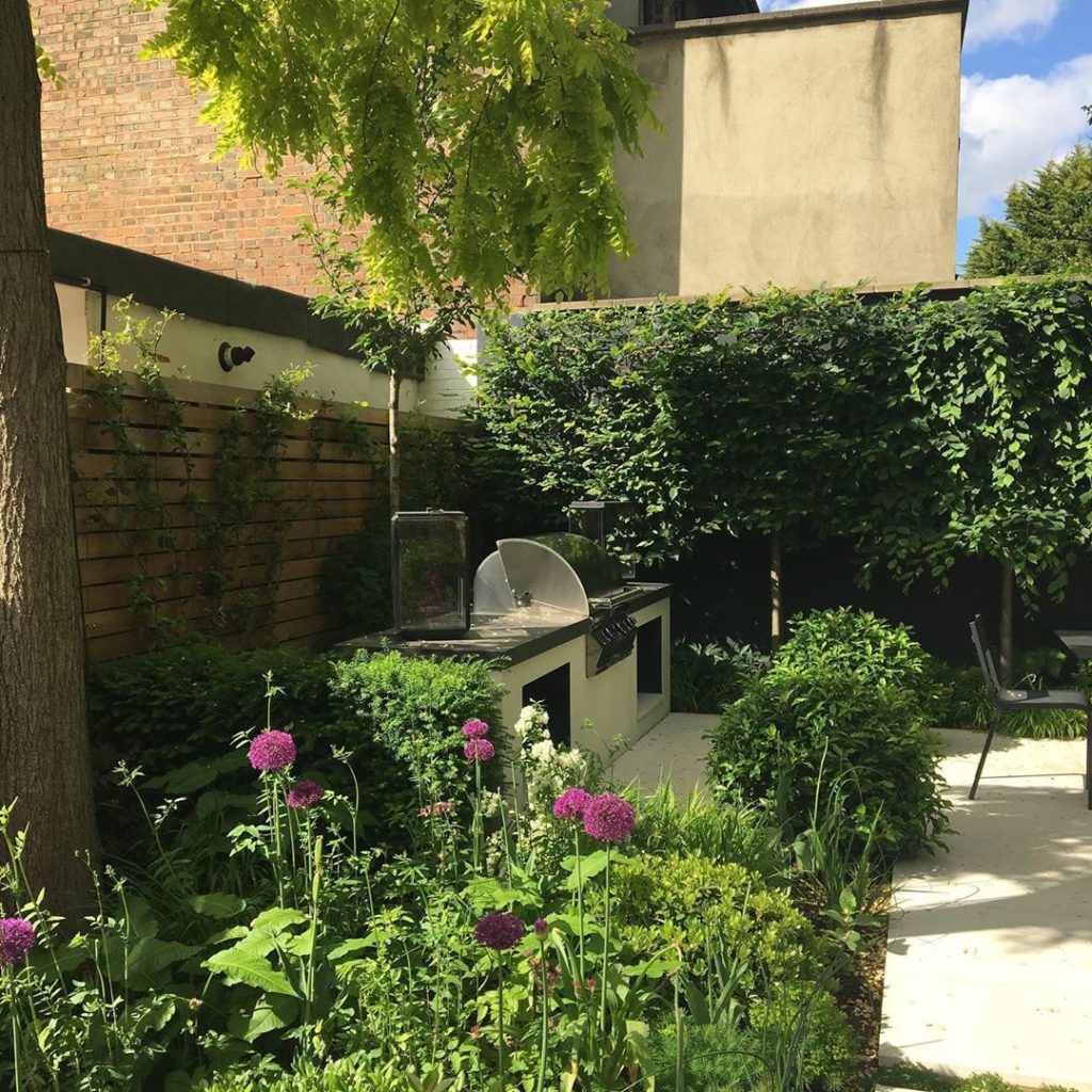 #outdoorliving #bbq #towngarden #london #gardendesign #charlotterowegardendesign...