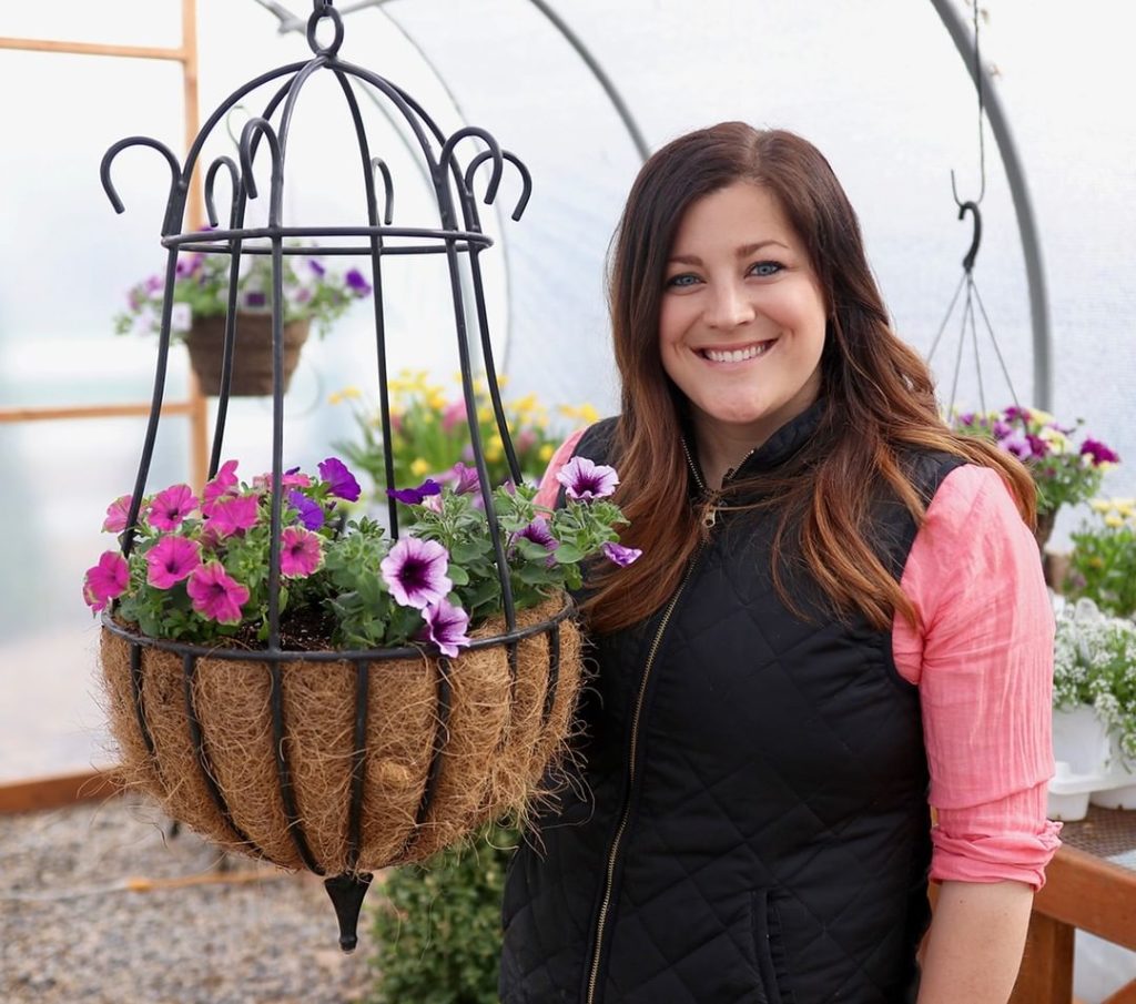Want to try your hand at hanging container gardens? Laura of gardenanswer shares...