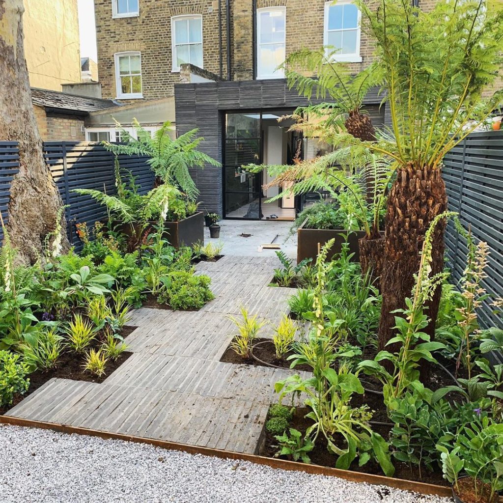 tommasseyuk: Nearly there on this small East London garden built by @thelandscapingconsultan… Nearly there on this small East London garden built by @thelandscapingconsultan...
