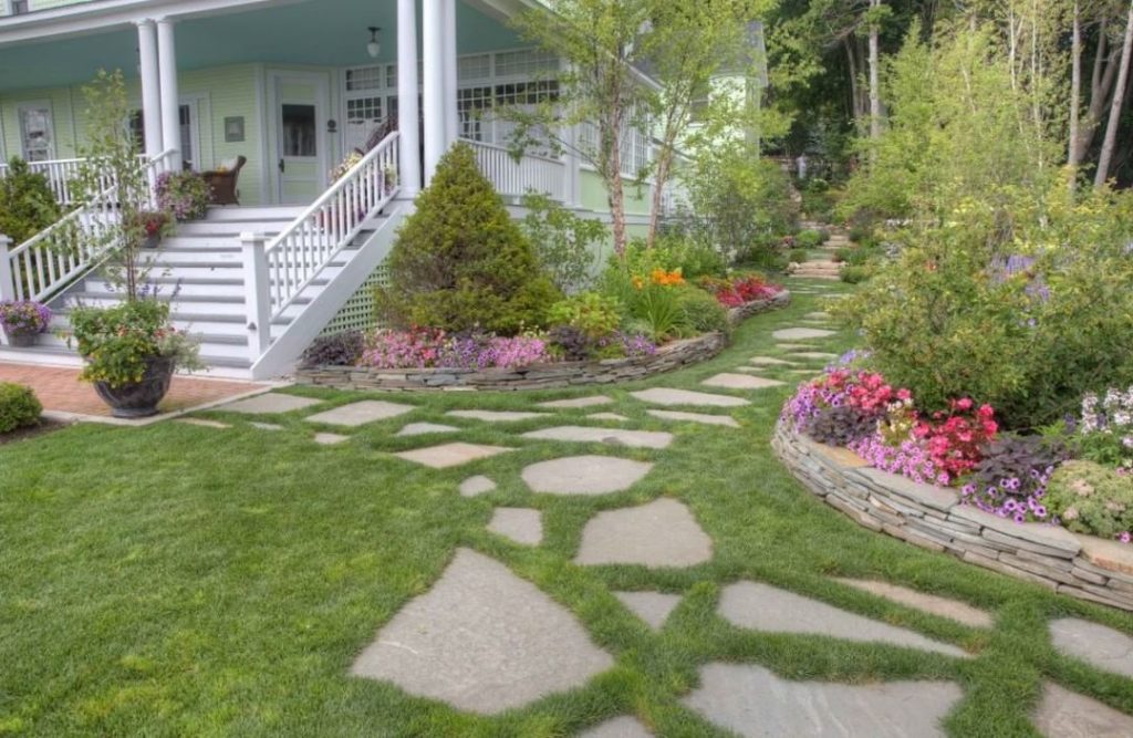 Would you like to walk through this garden?
.
.
Discover the stunning gardens an...