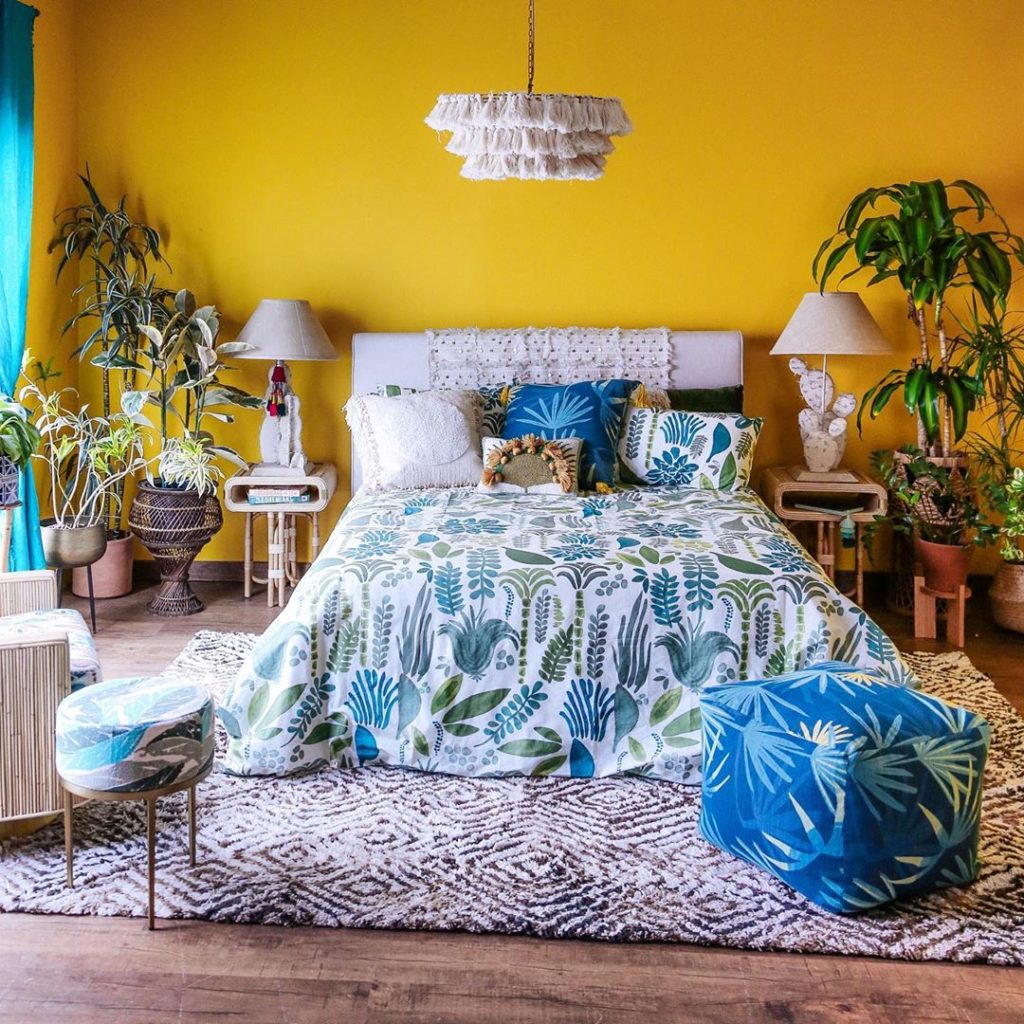 Feel free. Have fun. Decorate wild. Those are our only home decor “rules”. #jung...