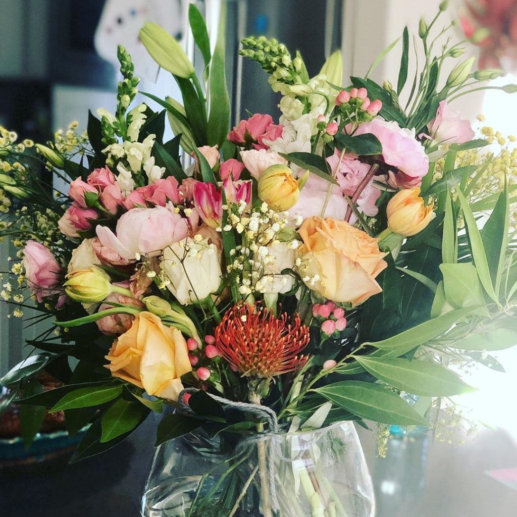 The beach and a bouquet from @farmgirlflowers - ready to celebrate #independence...