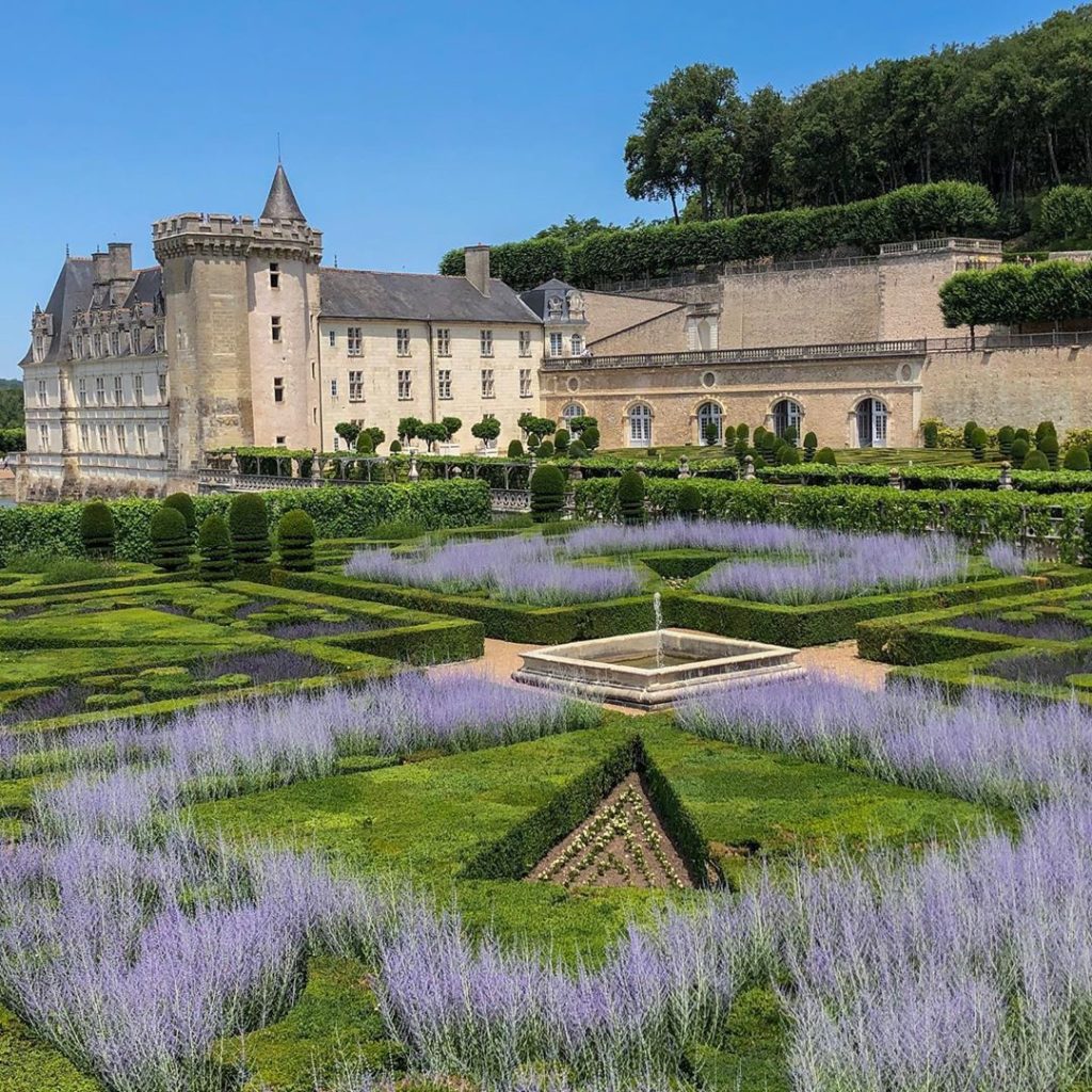 #chateauvillandry #renaissancegardens #loire #loirevalley #formal #formalgardens...