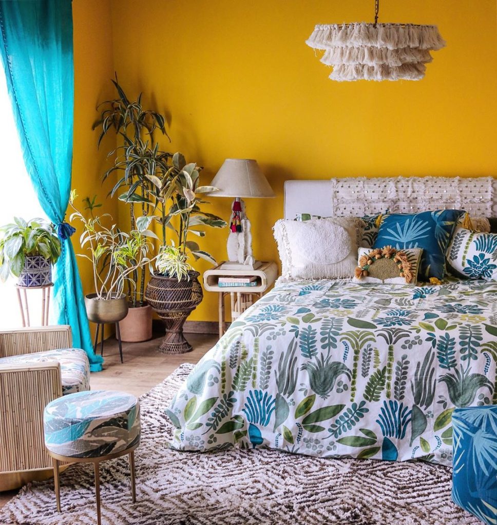 Feel free. Have fun. Decorate wild. Those are our only home decor “rules”. #jung...