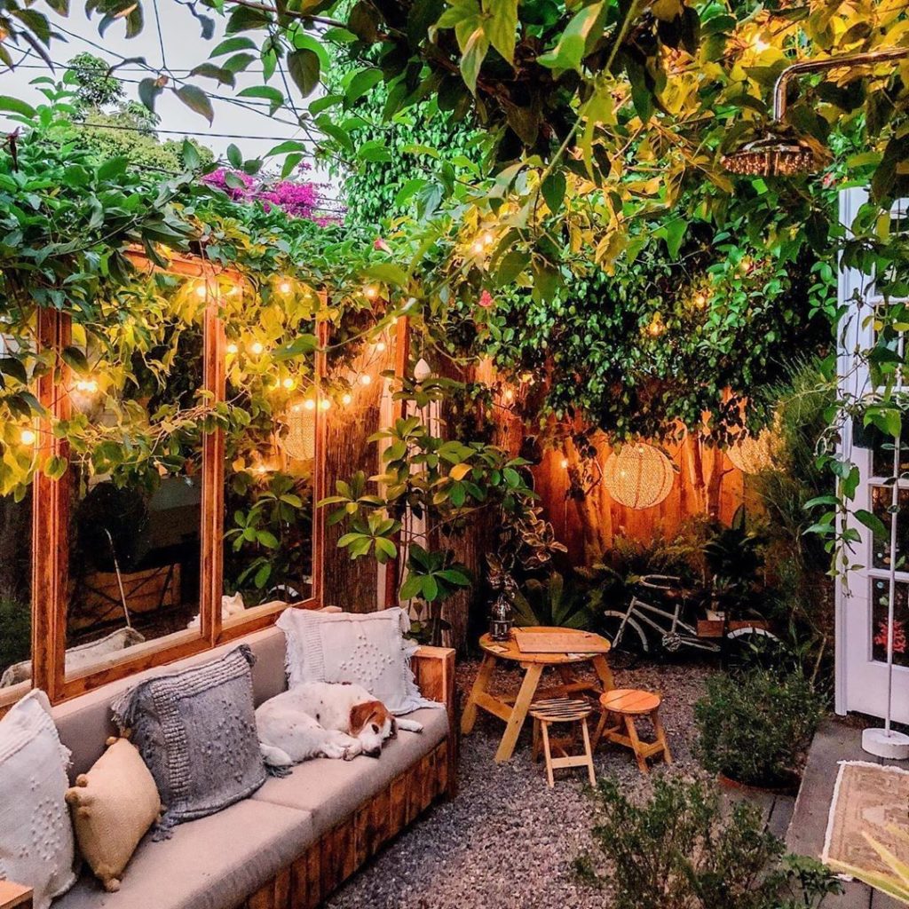 Heaven is a place, and that place is this backyard. Photo via @whitneyleighmorri...