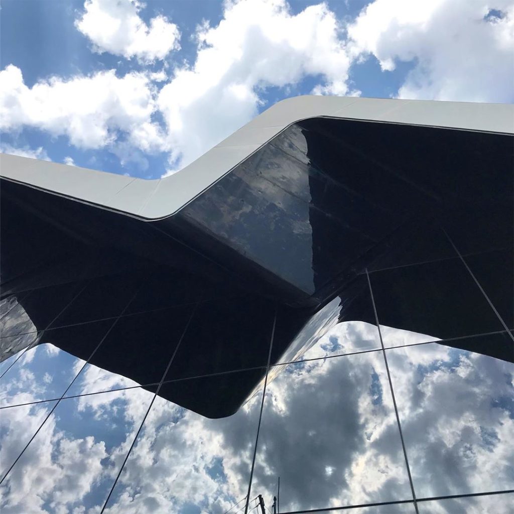 Zigzag zinc #zahahadid #riversidemuseum #modernarchitecture .
. .
.
#inspiration...