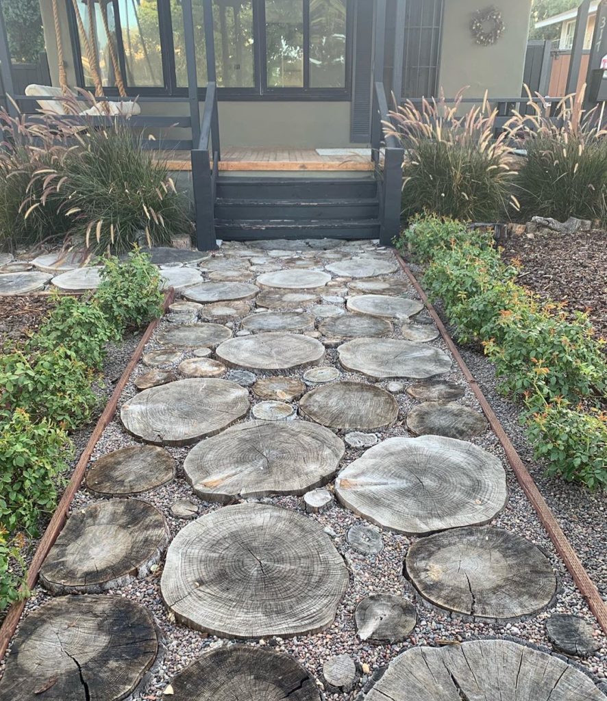 Hopscotch?
.
.
#welcomehome #outdoorliving #outdoordesign #gardenpath #gardendes...