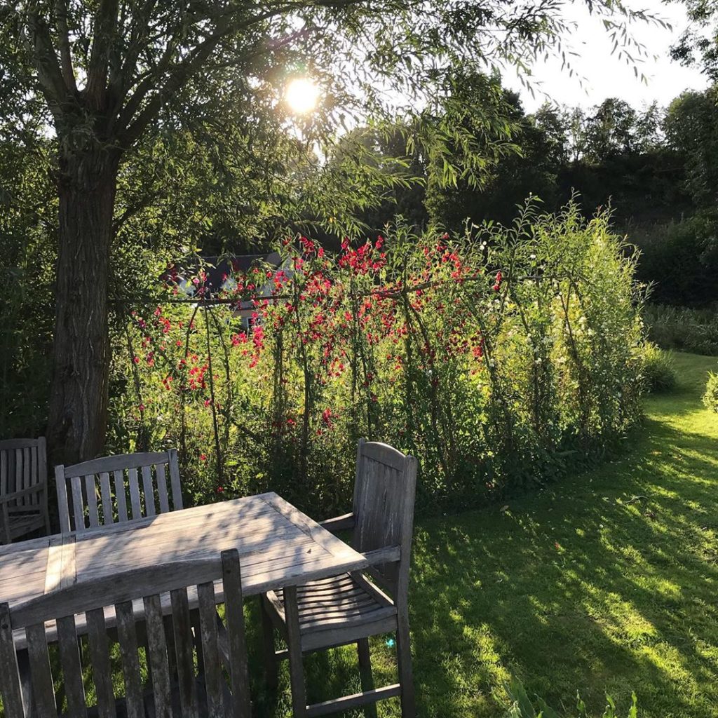 The last of the season’s #sweetpeas in a friend’s lovely #riverside #garden #eve...