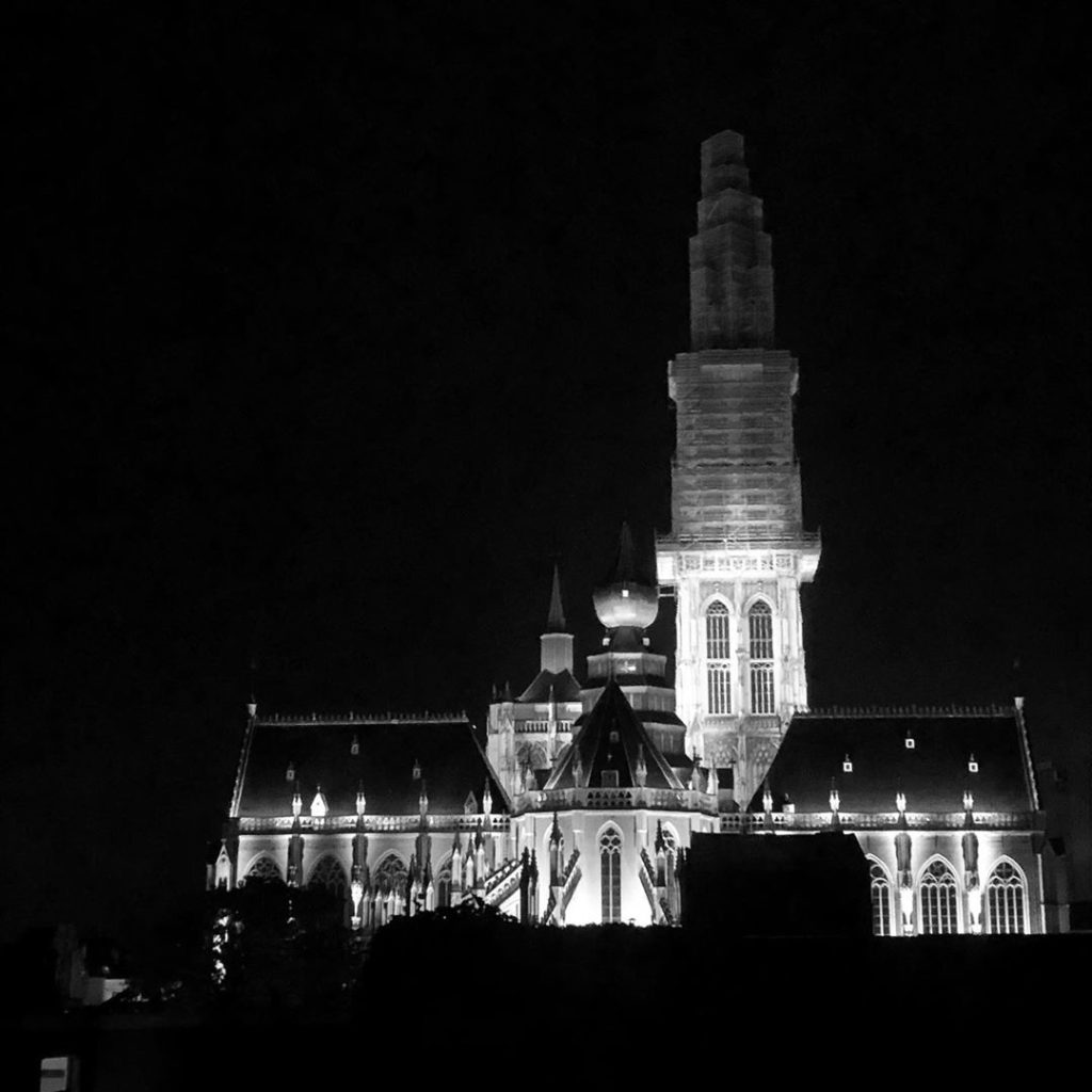 Antwerp by night #changeofscenery #antwerpcathedral #alwaysbeautiful #rainynight...