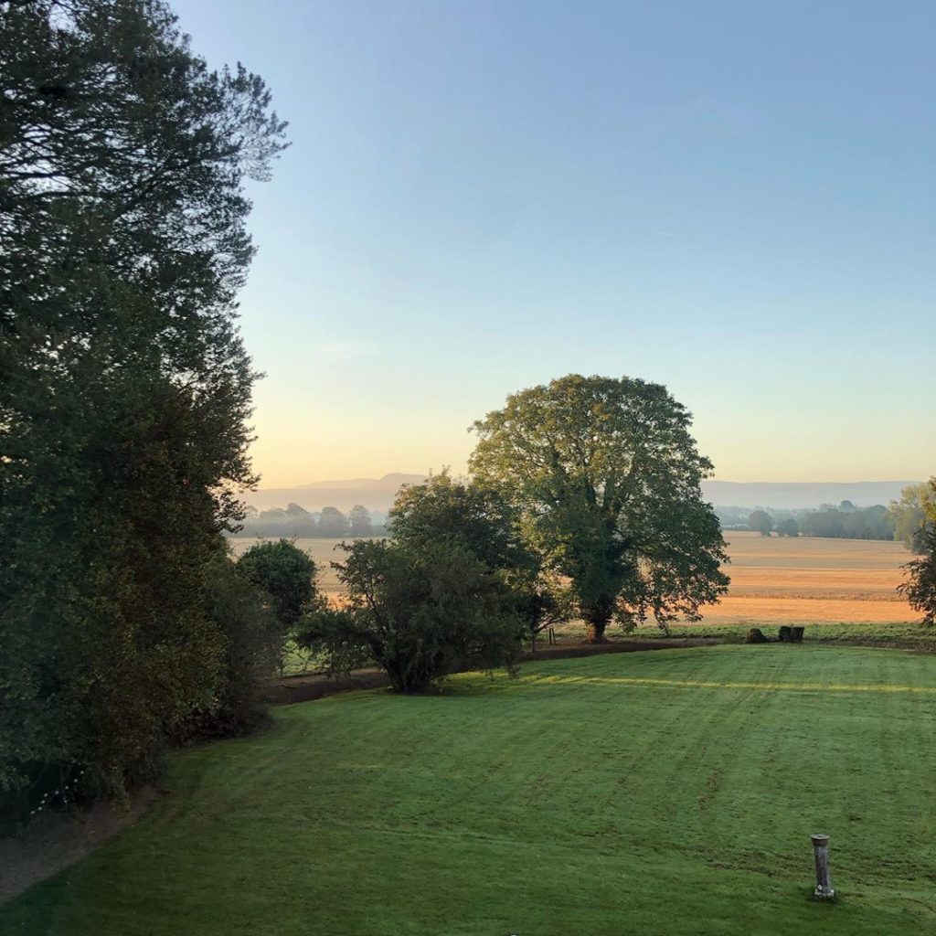 September morn #goodmorning #theemeraldisle #gloriousweather #backontheroad...