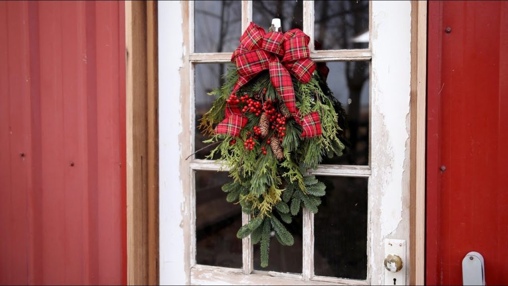 How to Make a Swag for the Holidays 🌲