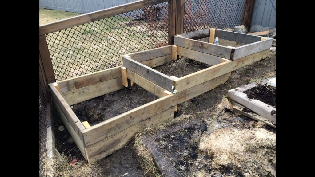 Alberta Urban Garden: How to build Raised Garden Beds on a Slope or Hillside Easy, Simple and Free or Cheap How to build Raised Garden Beds on a Slope or Hillside Easy, Simple and Free or Cheap