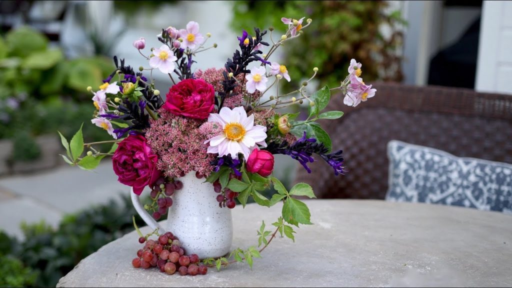 Cut Flower Arrangement Time-lapse ✂️🌸