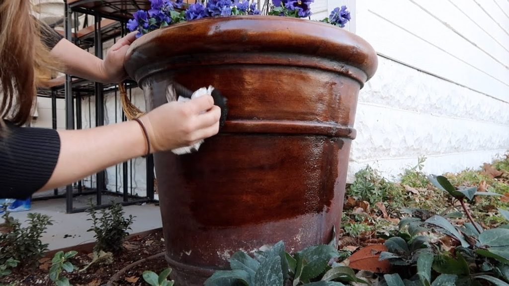 Laura Shows Applying Danish Oil or Wood Stain to Her Garden Containers!
