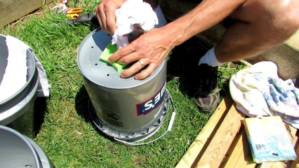 Gary Pilarchik: TRG 2012: 1 of 2: How to Build a 5 Gallon Self Wicking Tomato Watering Container TRG 2012: 1 of 2: How to Build a 5 Gallon Self Wicking Tomato Watering Container