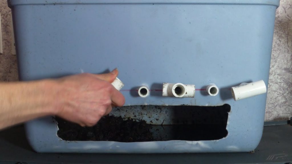 One Yard Revolution: Testing Harvesting Rods in a Flow-Through Worm Bin Testing Harvesting Rods in a Flow-Through Worm Bin