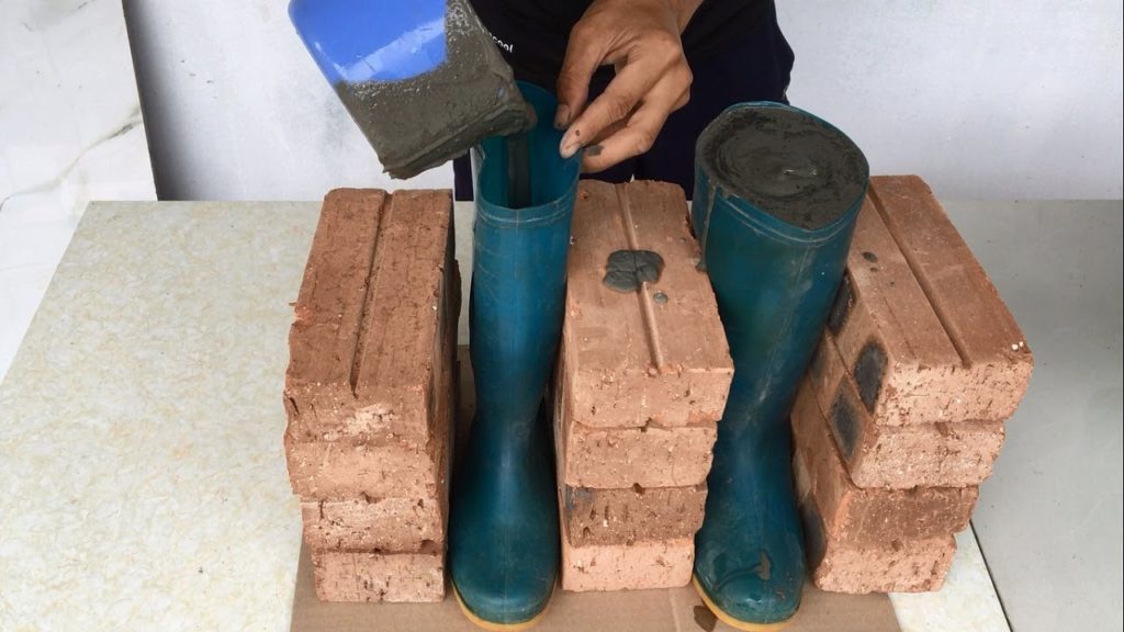 DIY - Creative Ideas For Cement And Old Gardening Shoes // Make Use Of Garden Decoration Scraps