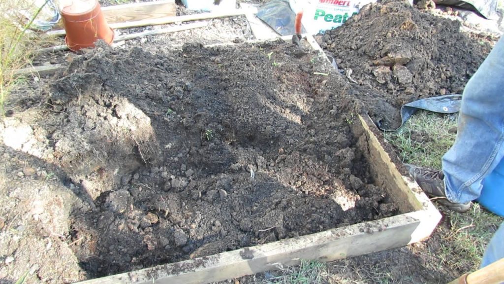 Double Digging & Organically Winterizing Raised Beds & Green Cover Crops - The Rusted Garden 2013