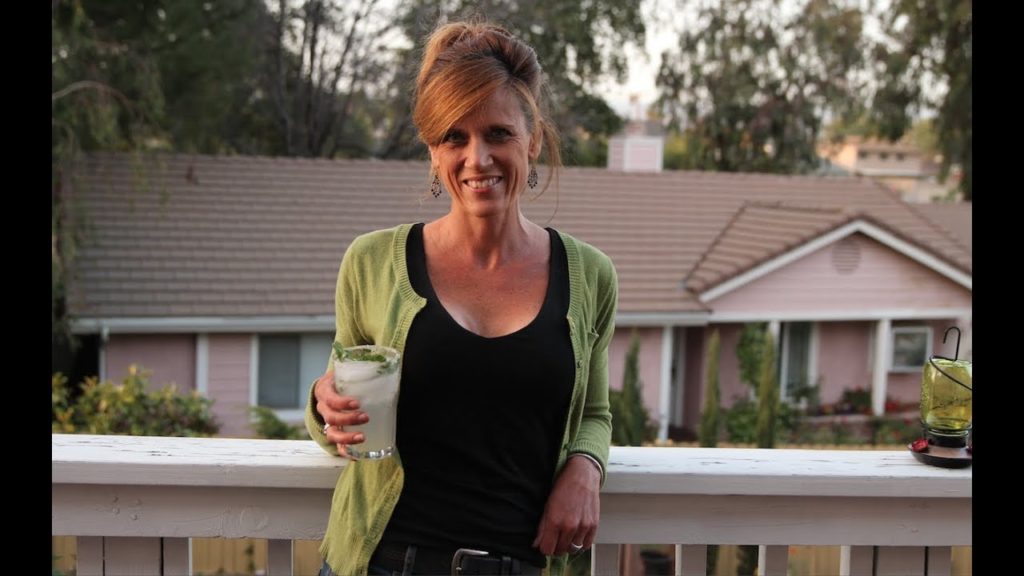 How to Make Skinny Mojitos with Garden Fresh Mint