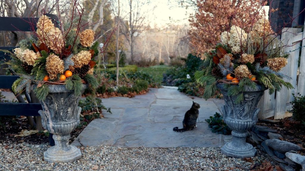 Garden Answer: Decorating My Parent’s Entryway Containers for Christmas! 🌲❤️// Garden Answer Decorating My Parent’s Entryway Containers for Christmas! 🌲❤️// Garden Answer